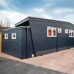 Incl Boat, Jacuzzi,subboarts On A Quiet Park With Private Parking Loosdrecht