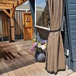 Lejlighed Incl Boat, Jacuzzi,subboarts On A Quiet Park With Private Parking