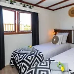 Incl Boat, Jacuzzi,subboarts On A Quiet Park With Private Parking *