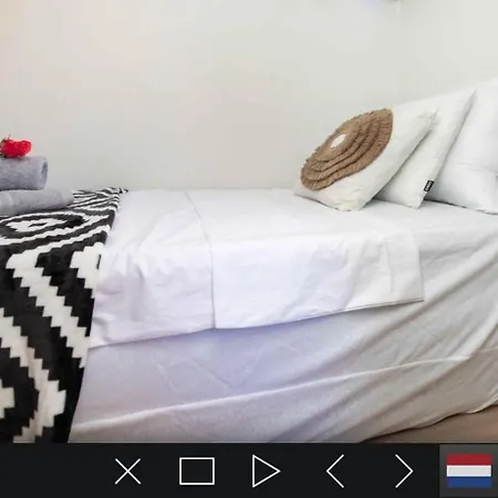 Incl Boat, Jacuzzi,subboarts On A Quiet Park With Private Parking Lejlighed Loosdrecht