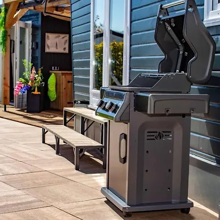 Incl Boat, Jacuzzi,subboarts On A Quiet Park With Private Parking Apartamento *