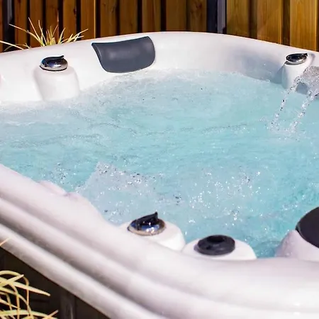Incl Boat, Jacuzzi,subboarts On A Quiet Park With Private Parking Lejlighed Loosdrecht