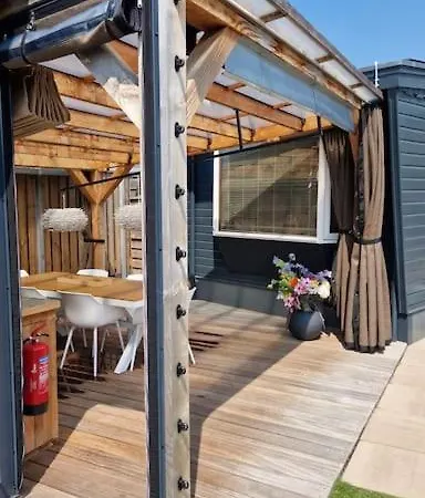 Incl Boat, Jacuzzi,subboarts On A Quiet Park With Private Parking Loosdrecht