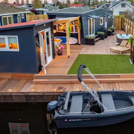 Incl Boat, Jacuzzi,subboarts On A Quiet Park With Private Parking