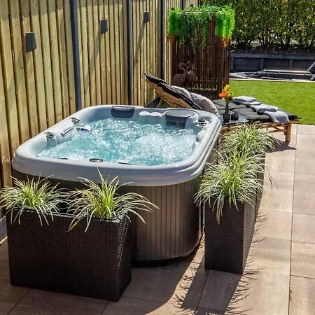 Incl Boat, Jacuzzi,subboarts On A Quiet Park With Private Parking Lejlighed Loosdrecht
