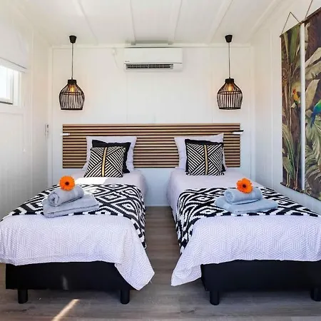 Incl Boat, Jacuzzi,subboarts On A Quiet Park With Private Parking Apartmán *