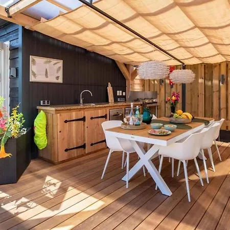 Incl Boat, Jacuzzi,subboarts On A Quiet Park With Private Parking * Loosdrecht