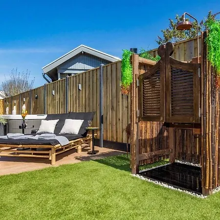 Incl Boat, Jacuzzi,subboarts On A Quiet Park With Private Parking *