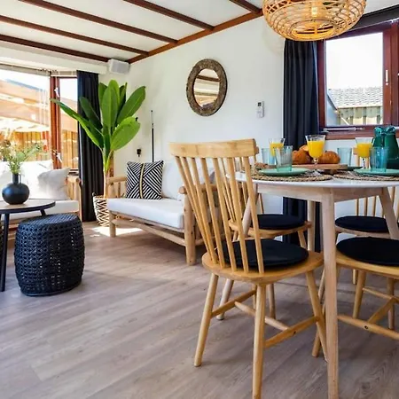 Apartment Incl Boat, Jacuzzi,subboarts On A Quiet Park With Private Parking
