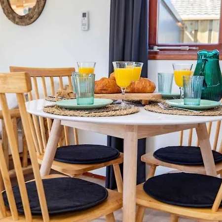 Apartamento Incl Boat, Jacuzzi,subboarts On A Quiet Park With Private Parking Loosdrecht