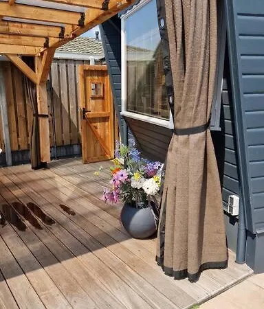 Lejlighed Incl Boat, Jacuzzi,subboarts On A Quiet Park With Private Parking