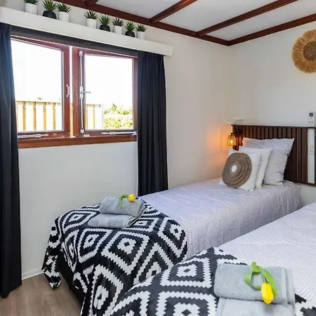 Incl Boat, Jacuzzi,subboarts On A Quiet Park With Private Parking *