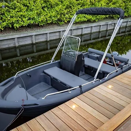 Incl Boat, Jacuzzi,subboarts On A Quiet Park With Private Parking Loosdrecht