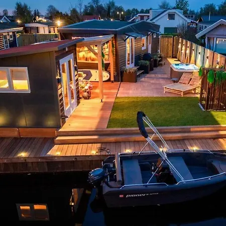 Incl Boat, Jacuzzi,subboarts On A Quiet Park With Private Parking Loosdrecht