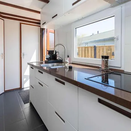 Incl Boat, Jacuzzi,subboarts On A Quiet Park With Private Parking