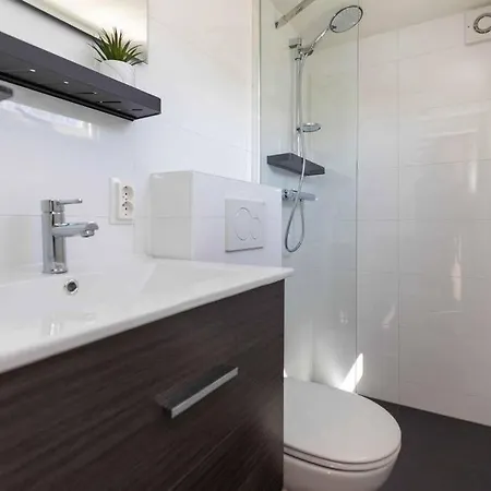 Apartamento Incl Boat, Jacuzzi,subboarts On A Quiet Park With Private Parking Loosdrecht