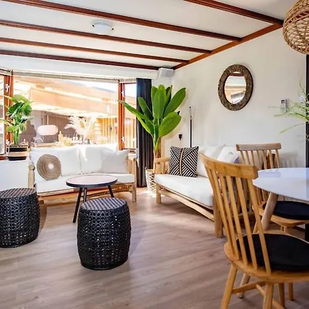 Incl Boat, Jacuzzi,subboarts On A Quiet Park With Private Parking Apartamento Loosdrecht