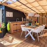 Incl Boat, Jacuzzi,subboarts On A Quiet Park With Private Parking * Loosdrecht