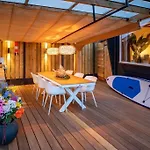 Apartment Incl Boat, Jacuzzi,subboarts On A Quiet Park With Private Parking *