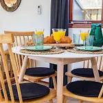 Apartment Incl Boat, Jacuzzi,subboarts On A Quiet Park With Private Parking Loosdrecht